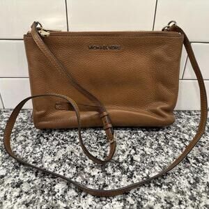 Michael Kors Jet Set Travel Double Zip Gusset Crossbody Vanilla and Brown